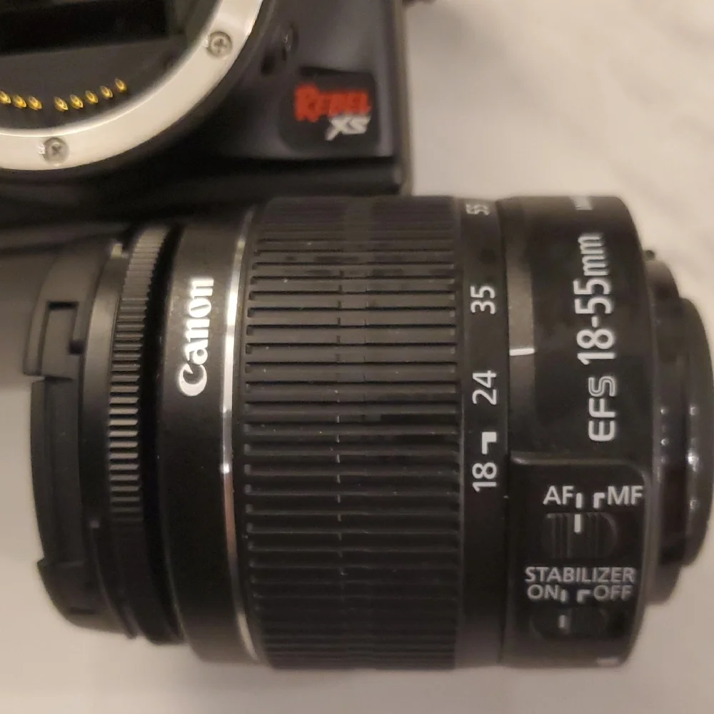Canon Black DSLR Camera with Canon Zoom Lens - Picture 3 of 5